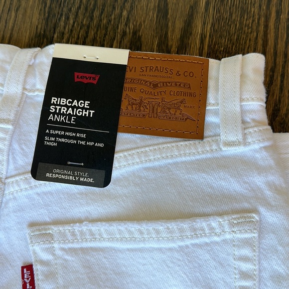 Levi’s Ribcage Straight Ankle Color Over Cloud - white NWT size 24 - Picture 11 of 12